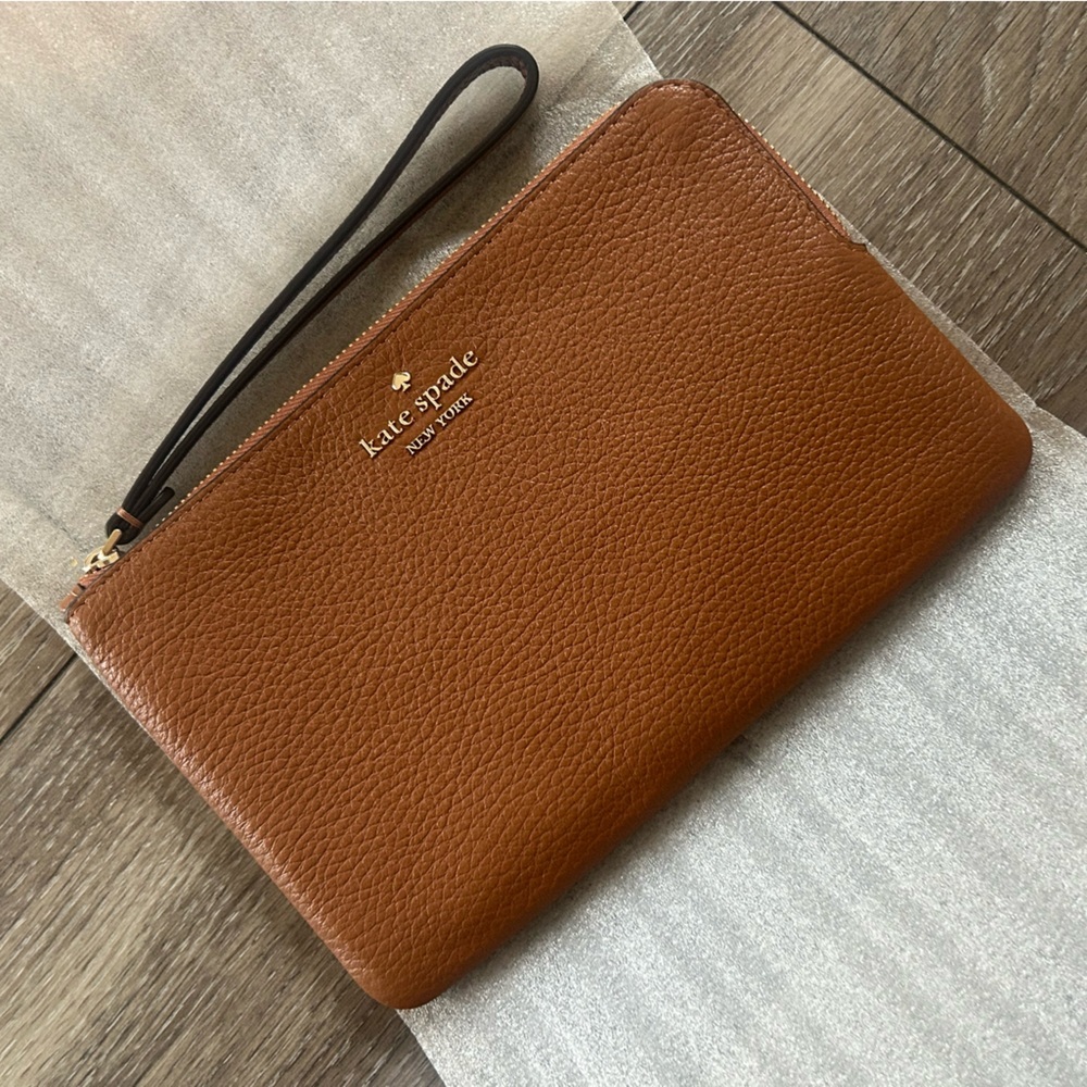 NEW Kate Spade New York Women's Leila Pebbled Leather Medium Top Zip Wristlet - Picture 1 of 5